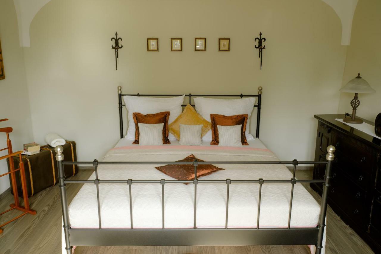 Herrenhaus Kunzwerda Bei Torgau - Aparthotel, Boardinghouse, Wohnen Auf Zeit Luaran gambar