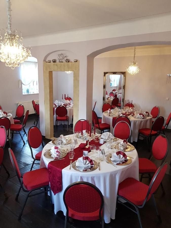 Herrenhaus Kunzwerda Bei Torgau - Aparthotel, Boardinghouse, Wohnen Auf Zeit Luaran gambar
